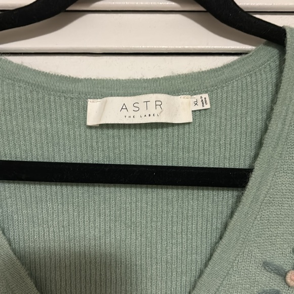 ASTR THE LABEL SAGE CARDIGAN - Picture 3 of 6